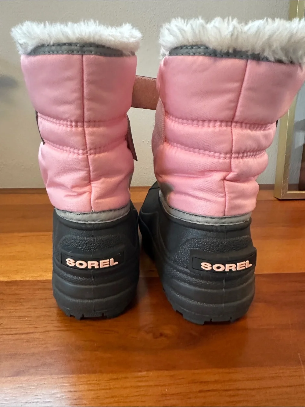 Kids girls Sz 13 Sorel Snow boots. Pink. NWOT. No sign of wear.